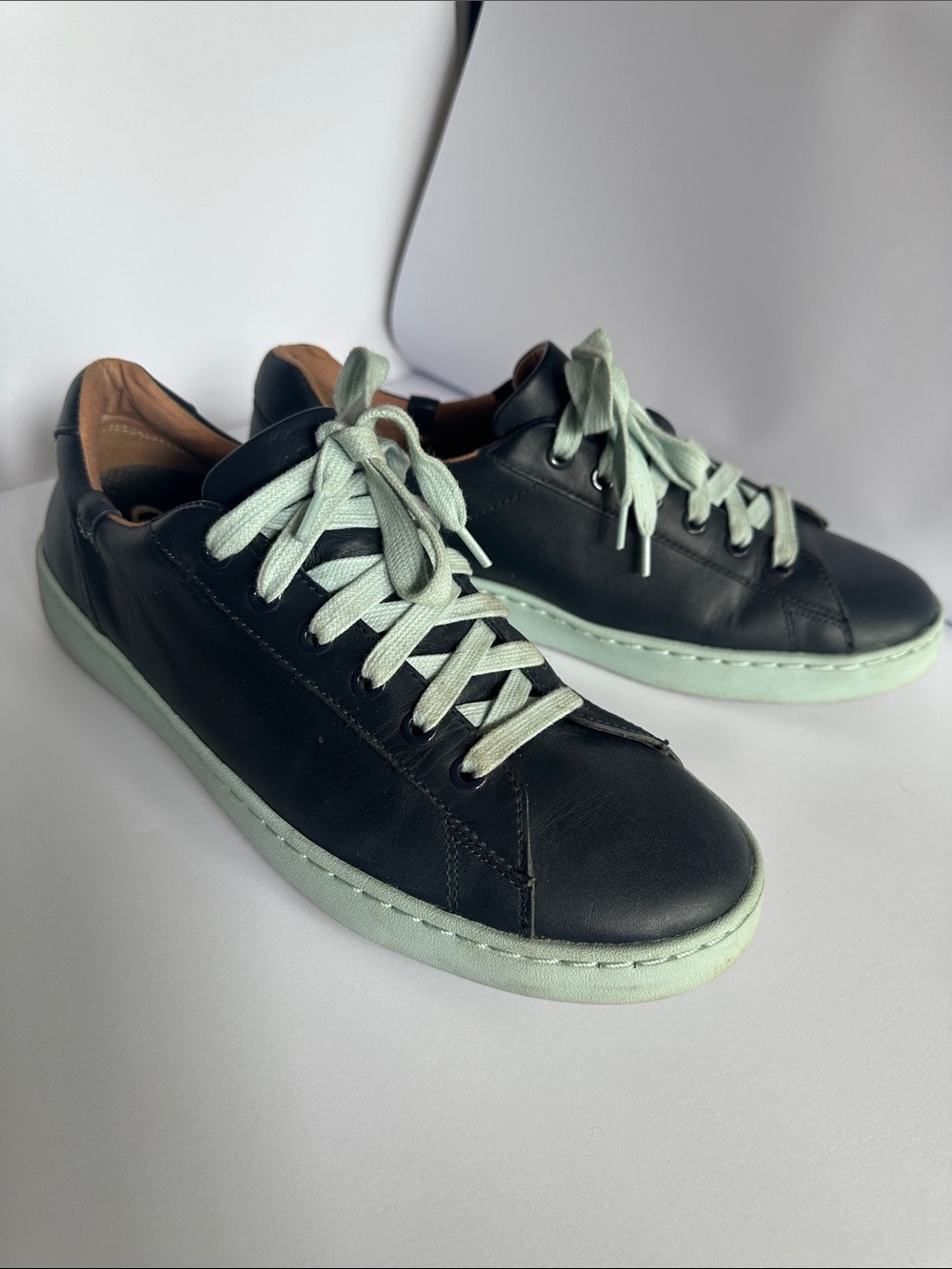VIONIC Women’s Navy Blue Leather Sneakers with Mint Green Laces and Sole Size 11